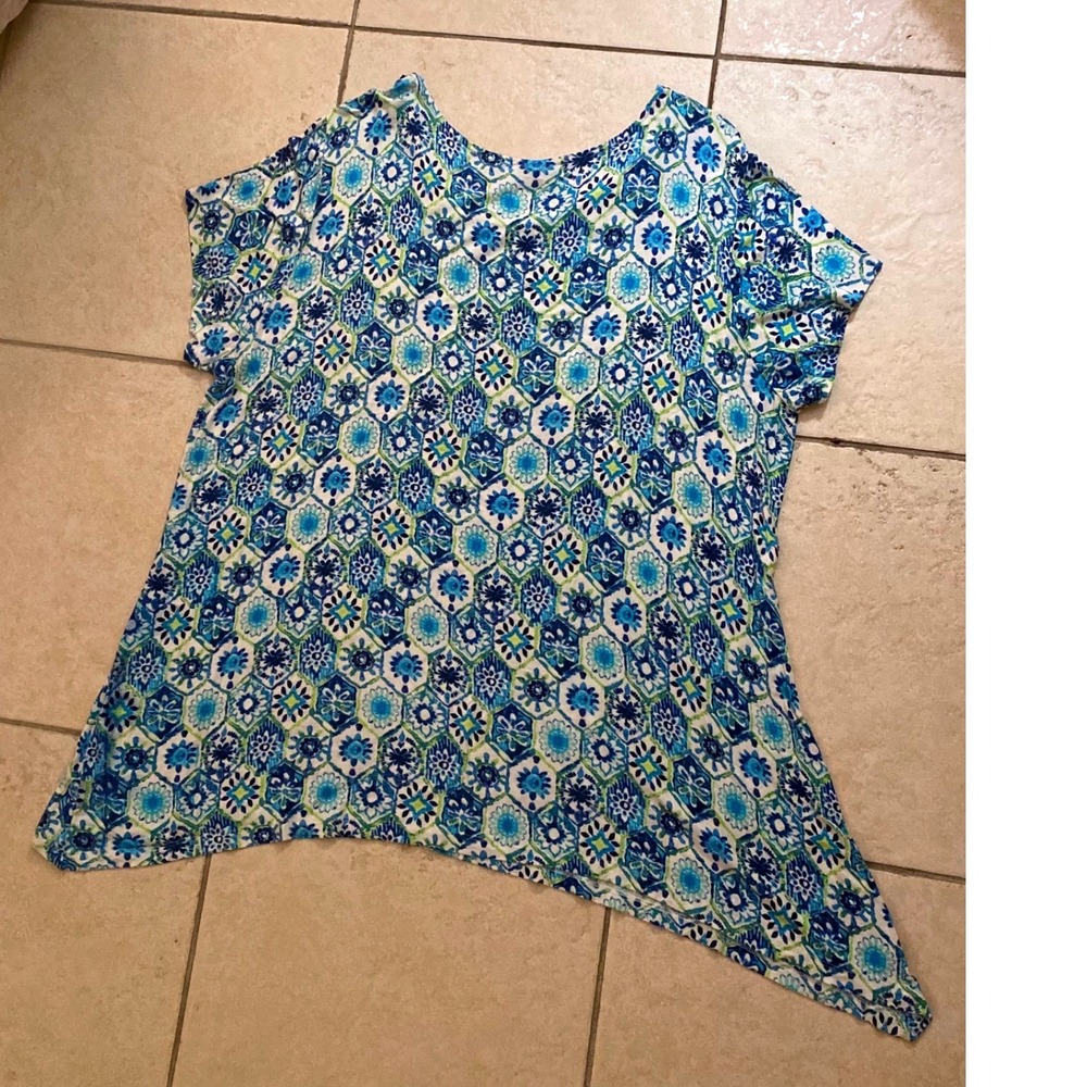 New Direction Woman 3X Blue Green Geometric Mosaic Embellished Sharkbite Tunic - Picture 6 of 8